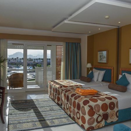 Pickalbatros Golf Beach Resort Sharm el-Sheikh Bagian luar foto A room at the Hilton Sharm El Sheikh