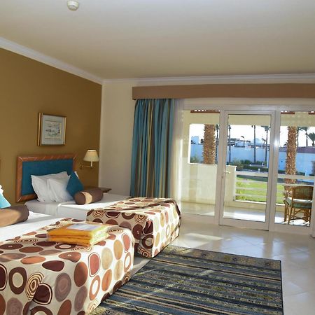 Pickalbatros Golf Beach Resort Sharm el-Sheikh Bagian luar foto A room at the Hilton Sharm El Sheikh