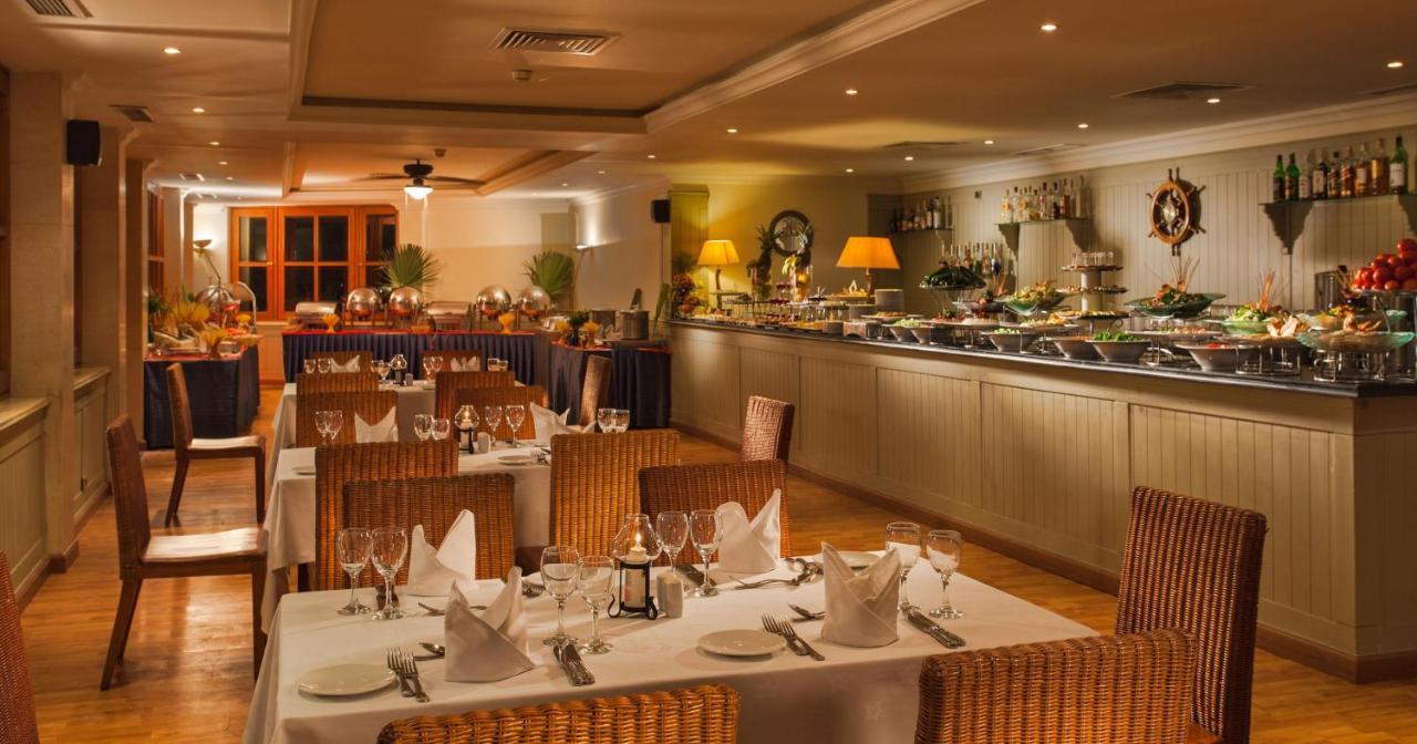 Pickalbatros Golf Beach Resort Sharm el-Sheikh Bagian luar foto The restaurant at the hotel