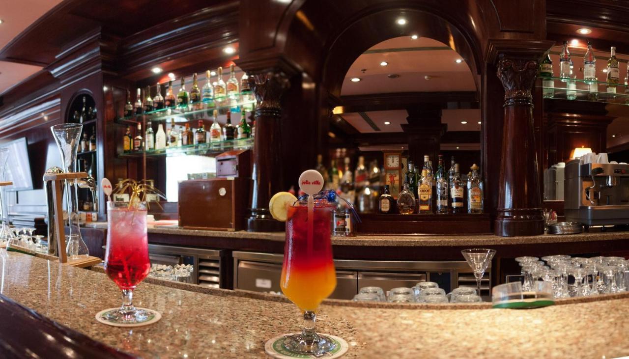 Pickalbatros Golf Beach Resort Sharm el-Sheikh Bagian luar foto A bar in a hotel