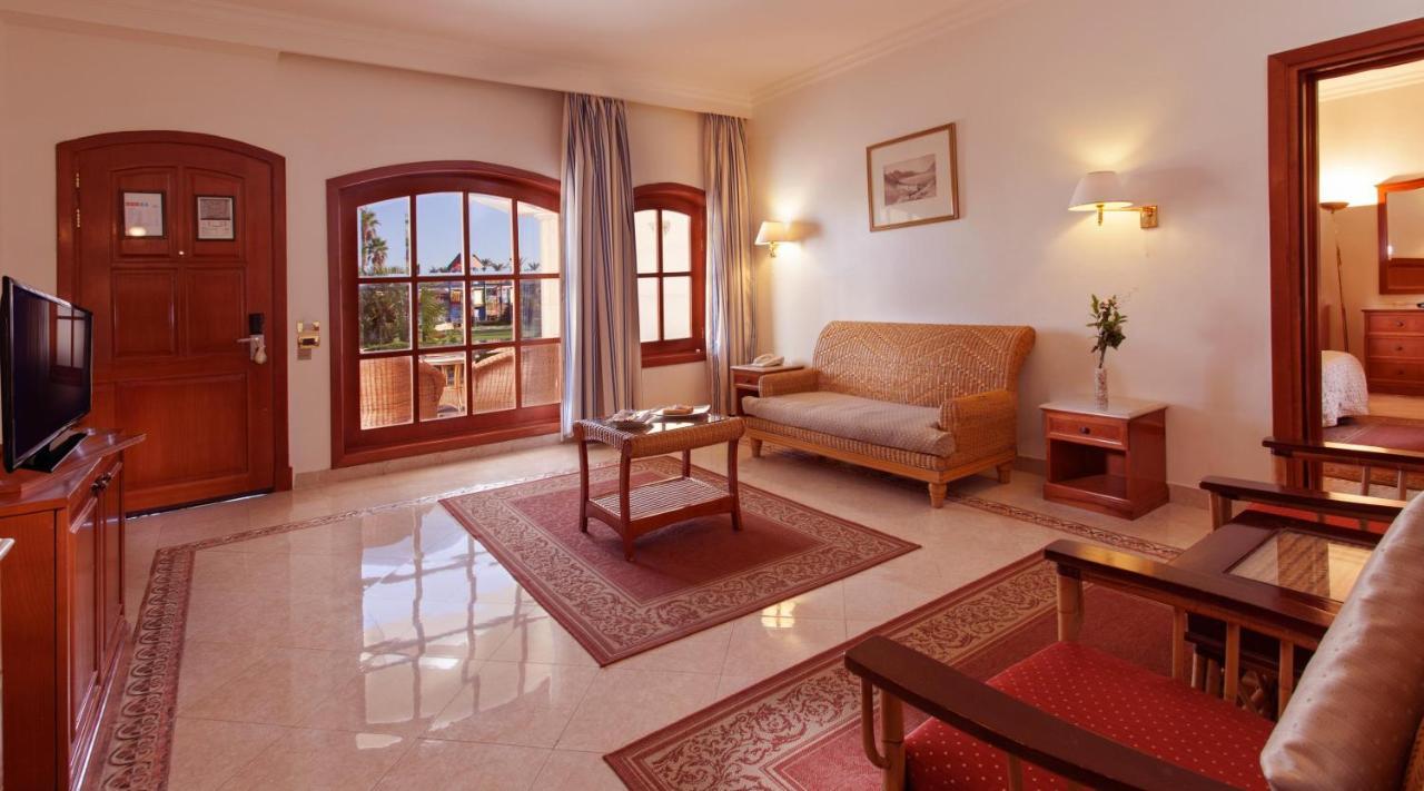 Pickalbatros Golf Beach Resort Sharm el-Sheikh Bagian luar foto A suite at the hotel