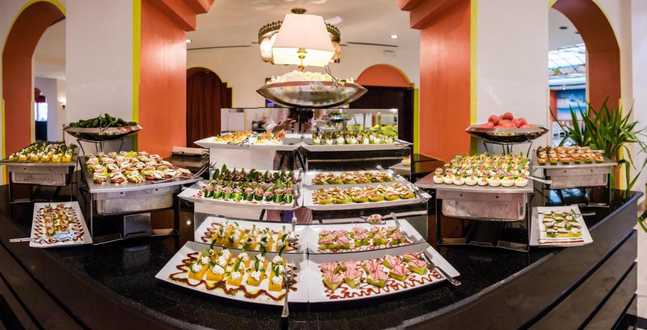 Pickalbatros Golf Beach Resort Sharm el-Sheikh Bagian luar foto A buffet at a hotel
