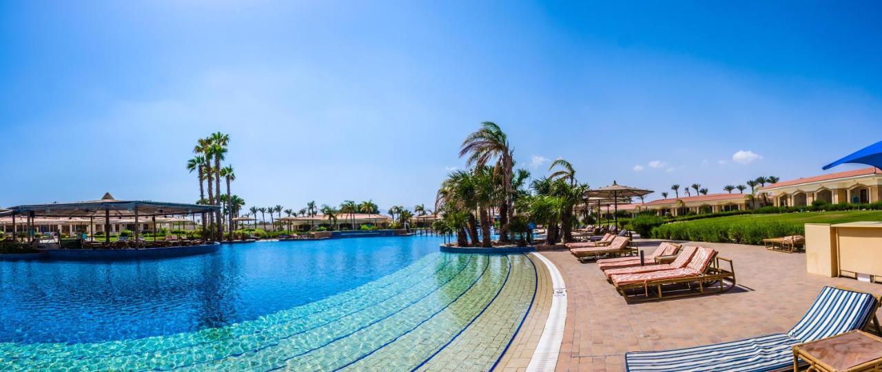Pickalbatros Golf Beach Resort Sharm el-Sheikh Bagian luar foto Pool at the Royal Beach Palace