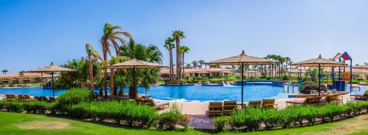 Pickalbatros Golf Beach Resort Sharm el-Sheikh Bagian luar foto The swimming pool at the resort