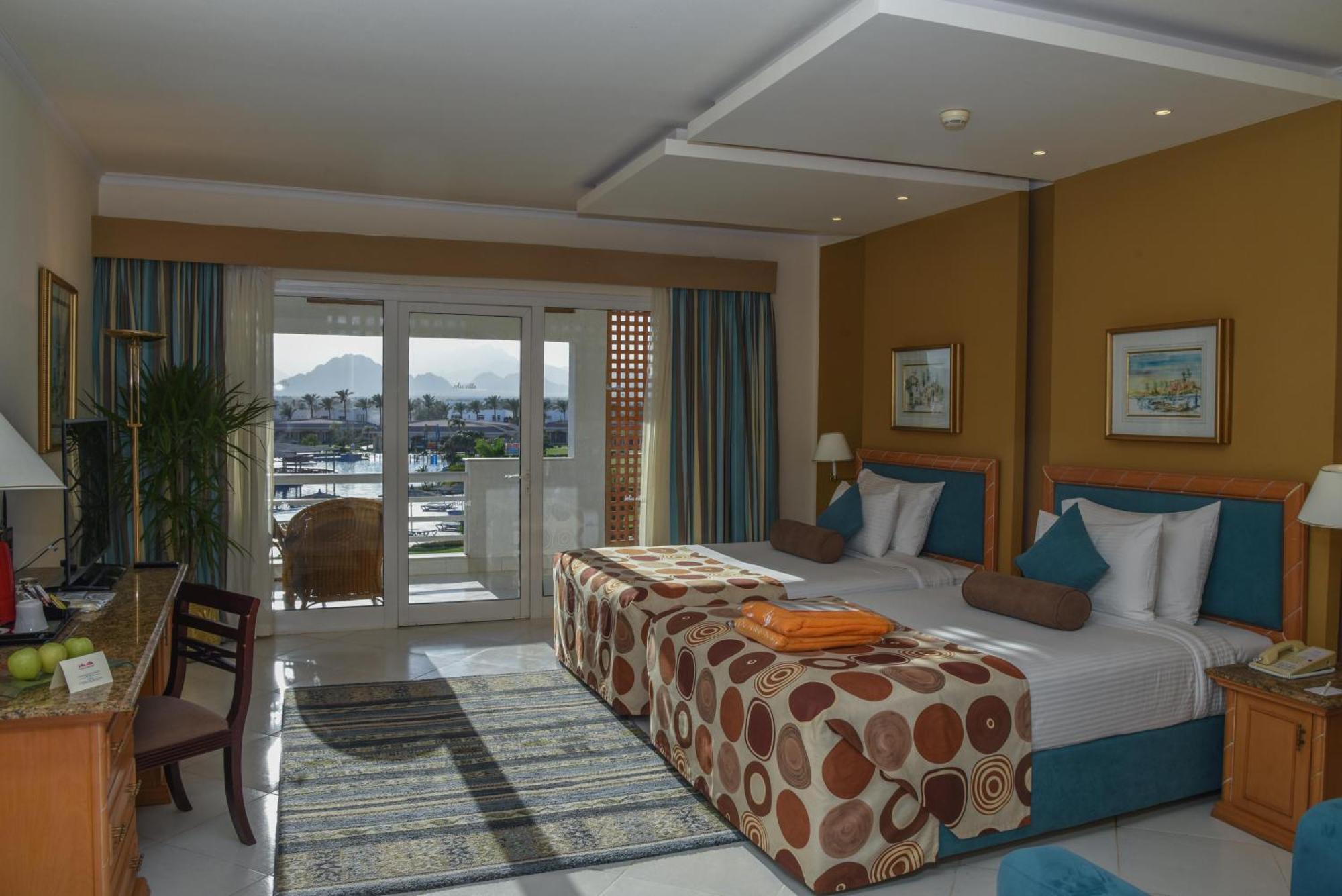 Pickalbatros Golf Beach Resort Sharm el-Sheikh Bagian luar foto A room at the Hilton Sharm El Sheikh